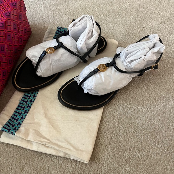 Tory Burch Emmy Sandals (size 7.5) in perfect black - Picture 7 of 10